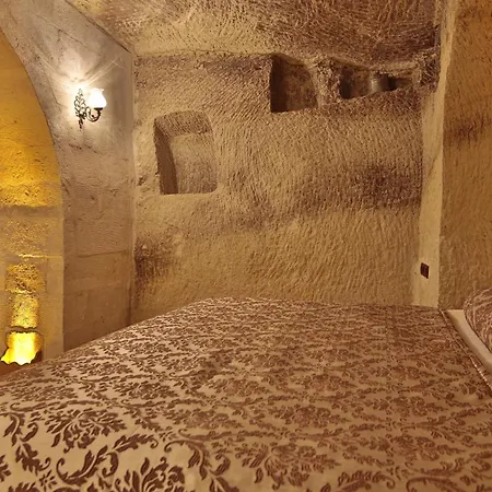Phocas Cave 2*