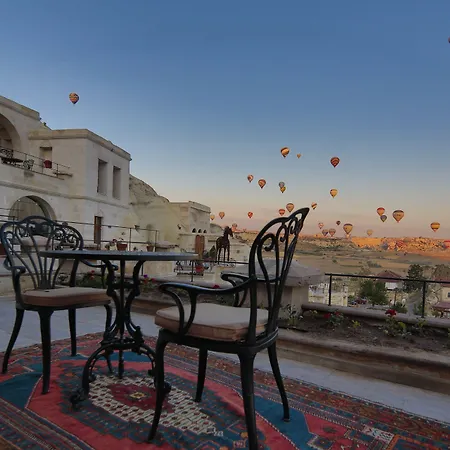 Phocas Cave Hotell 2*