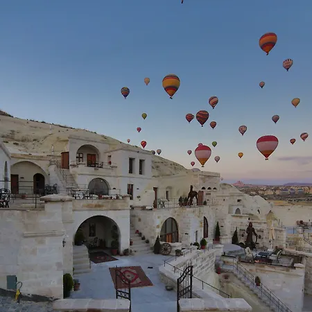 Phocas Cave Hotell 2*