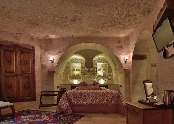 Phocas Cave Hotel 2*